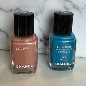 CHANEL Le Vernis Nail Polish Duo in Tan and Blue